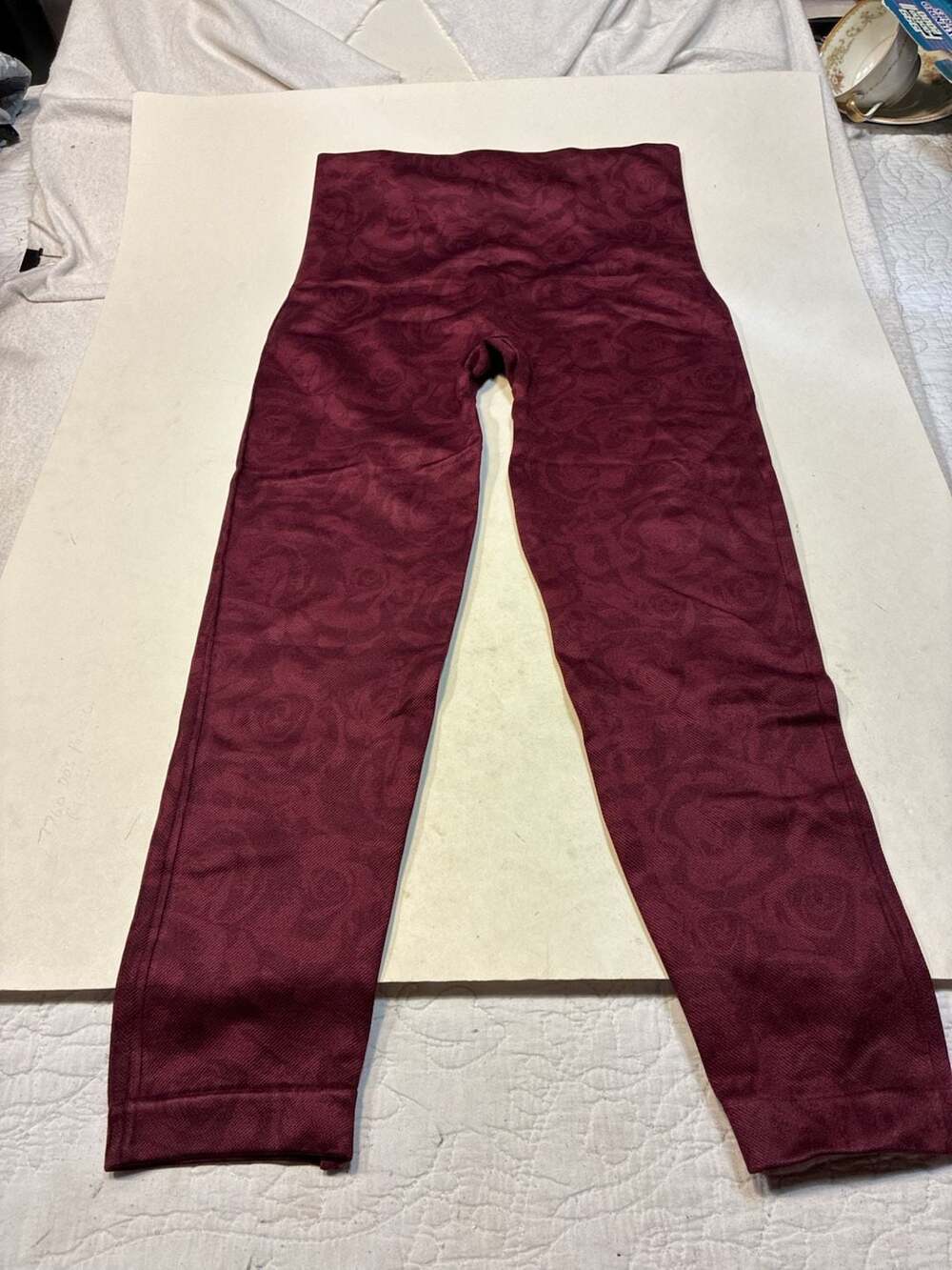 Spanx Look At Me Now Seamless Cropped Leggings Size M Garnet Rose